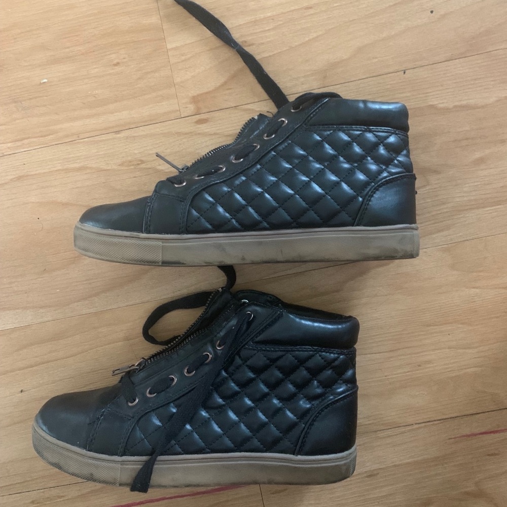 Back shoes Steve Madden.